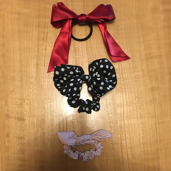 ⭐️ 2/$20 Hair Accessories Bundle - Picture 1 of 1